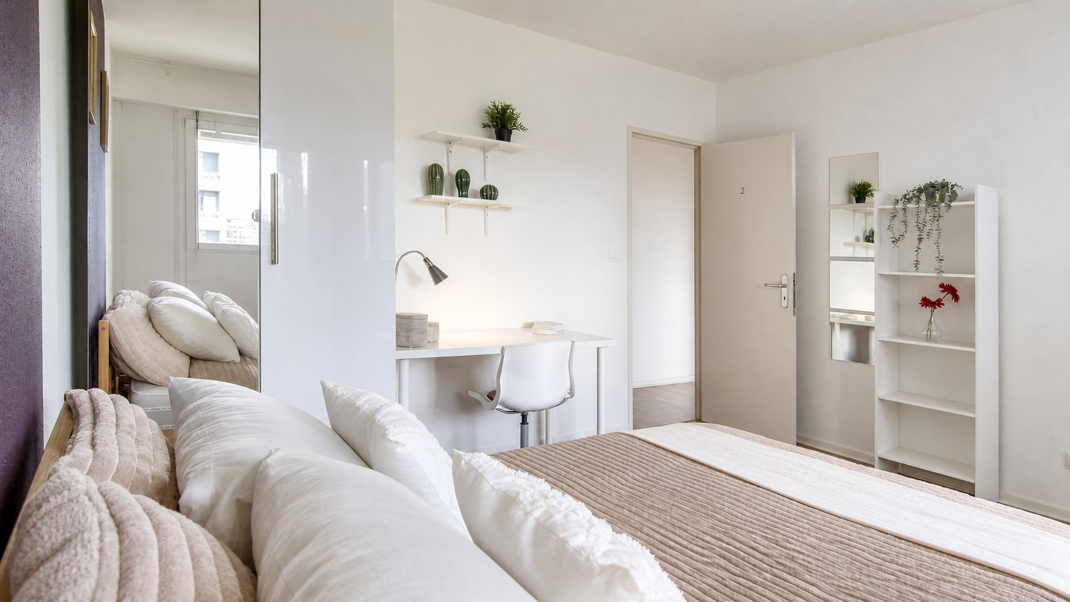 Spacious and luminous room – 15m² – ST14