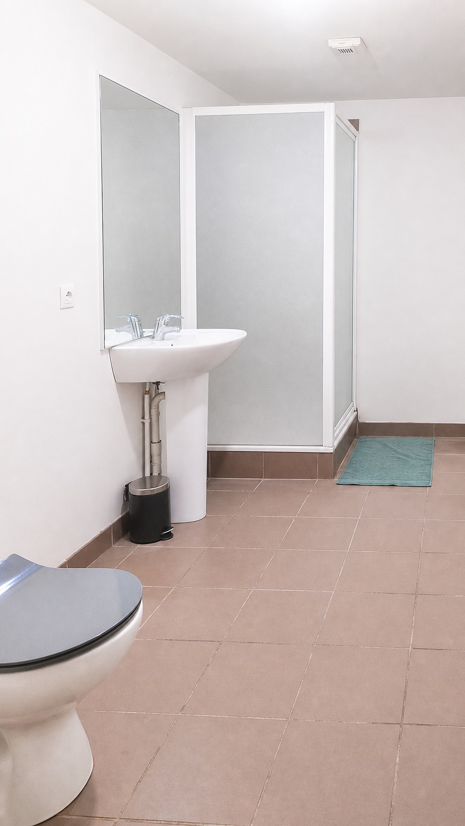 Contemporary-style 15 m² bedroom for rent in coliving at the gates of Bordeaux – B017