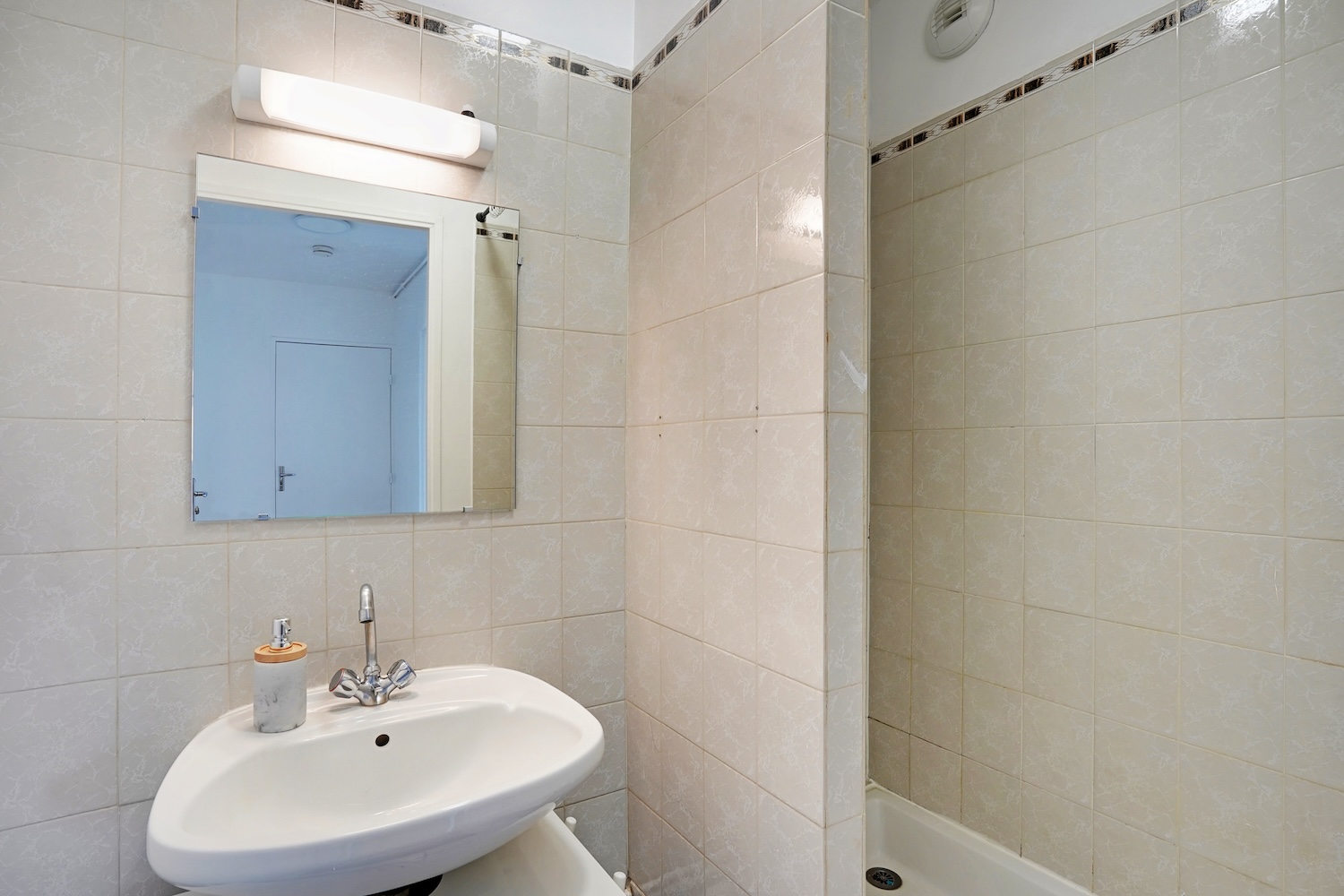 Move into this spacious 15 m² room – ISY01