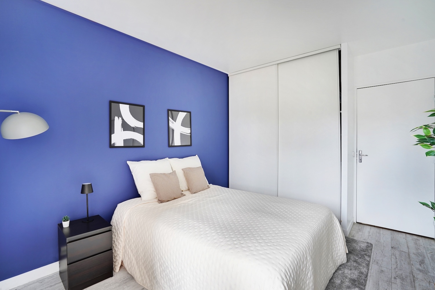 Move into this room with a balcony – ISY04