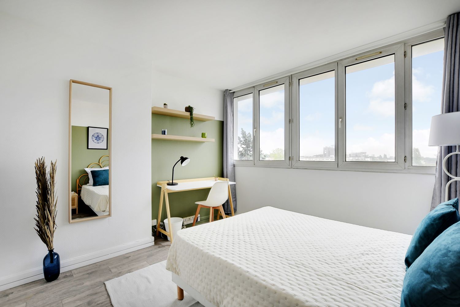 Minimalist 12 m² room to rent near Paris – KRB25