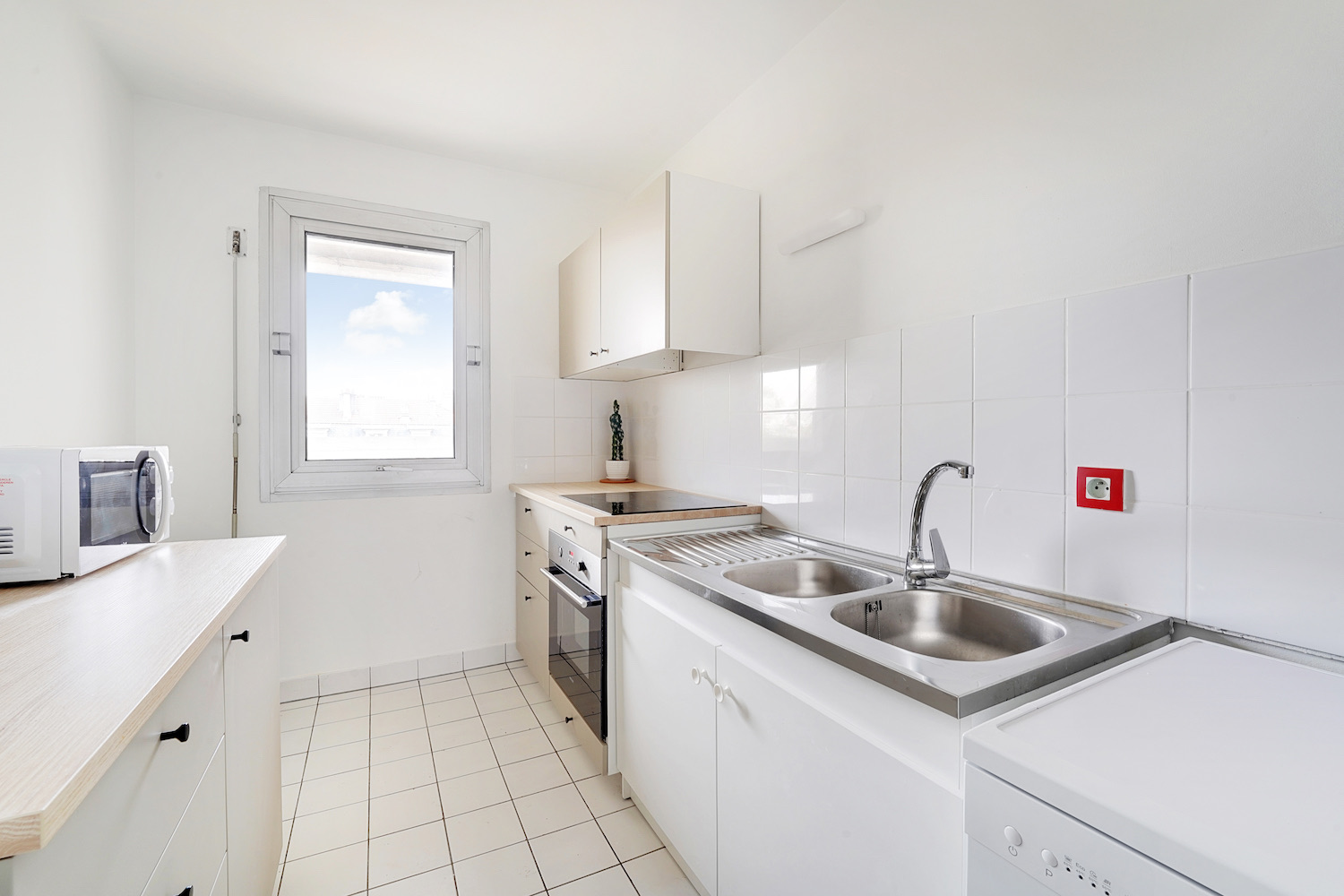 Move into this 12 m² room – BBC03