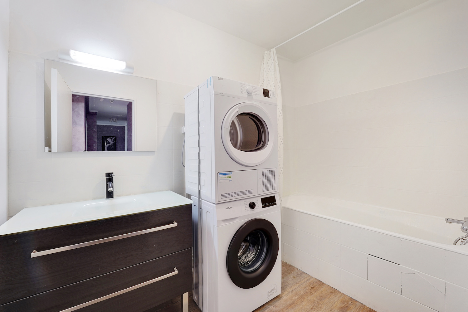 Move into this 12 m² room – BBC03