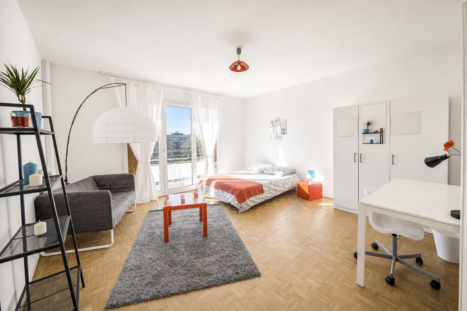 Spacious luminous room – 21m² – ST9