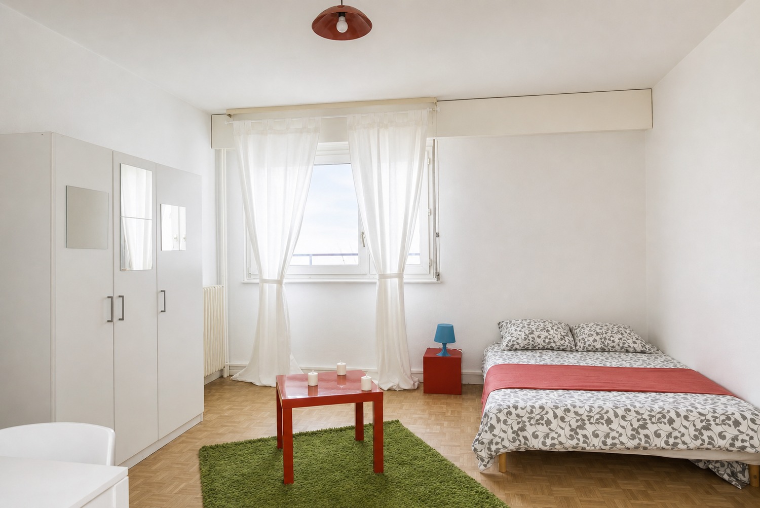 Spacious and luminous room – 20m² – ST10