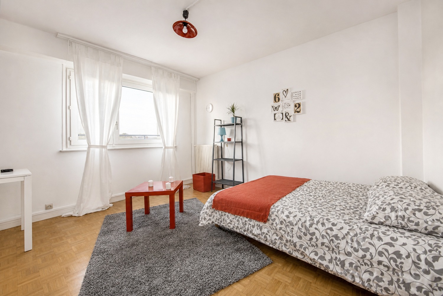 Comfortable and luminous room – 16m² – ST11