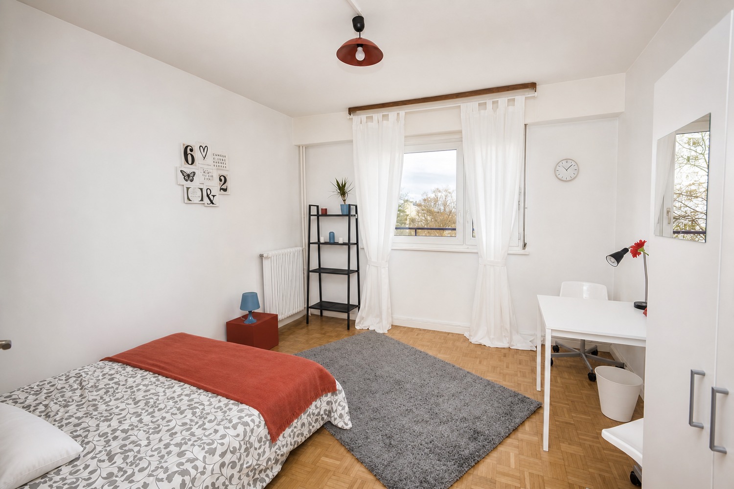 Cosy and luminous room – 15m² – ST12