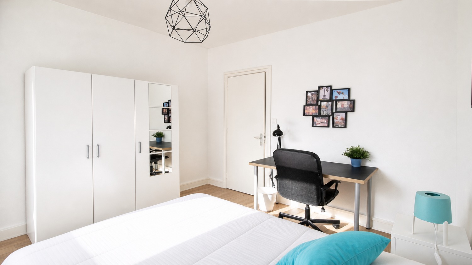 Very luminous room – 12m² – TO7