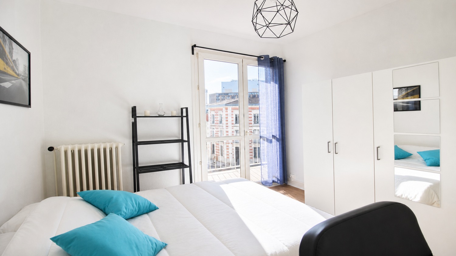 Very luminous room – 12m² – TO7