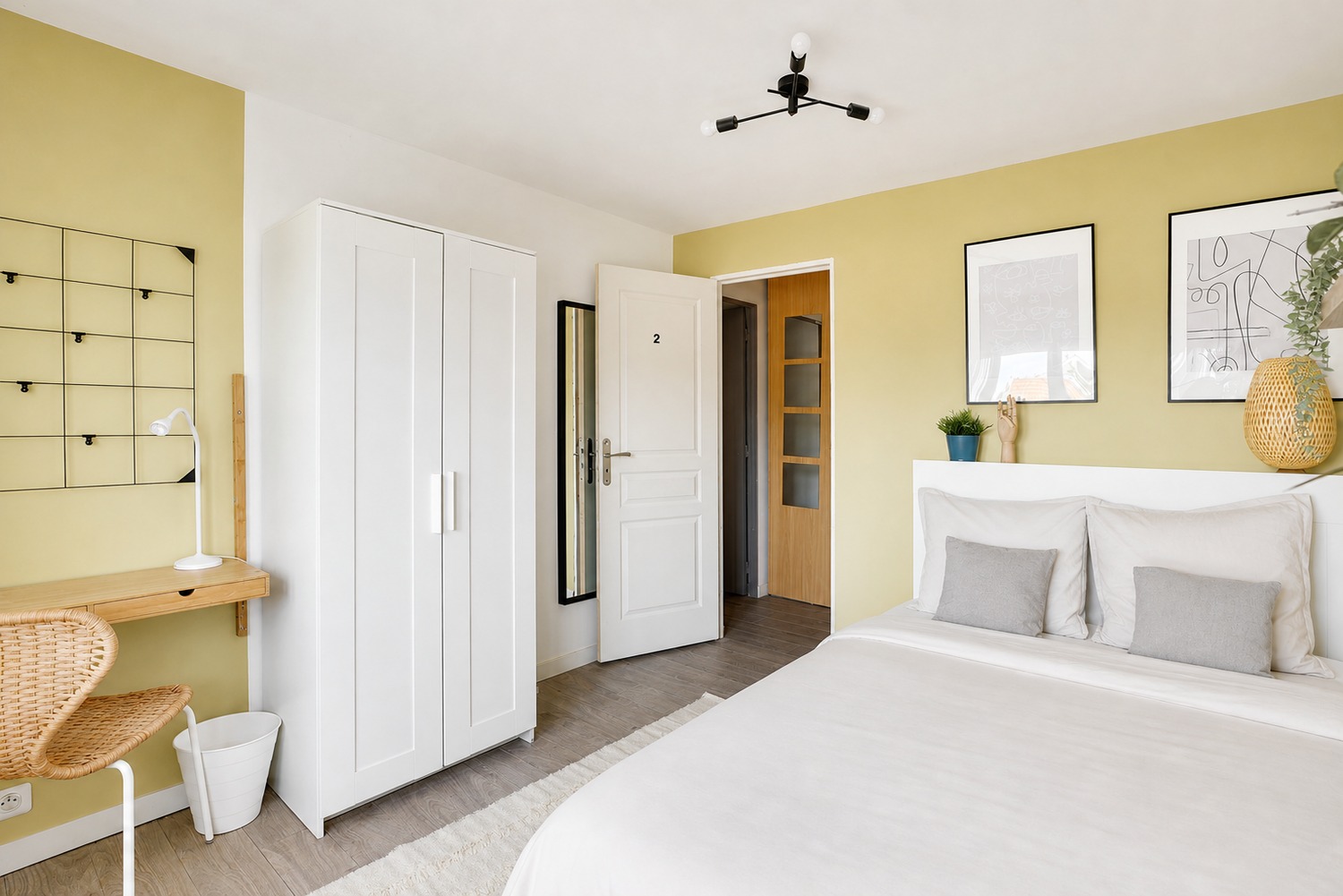Move into this inviting 10 m² room near Paris – CLA07