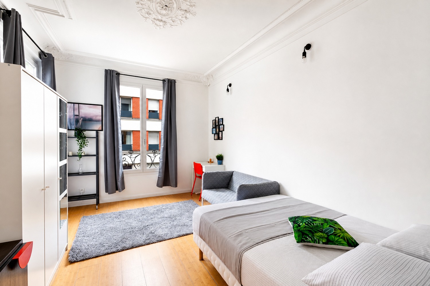 Spacious and luminous room – 15m² – IV01