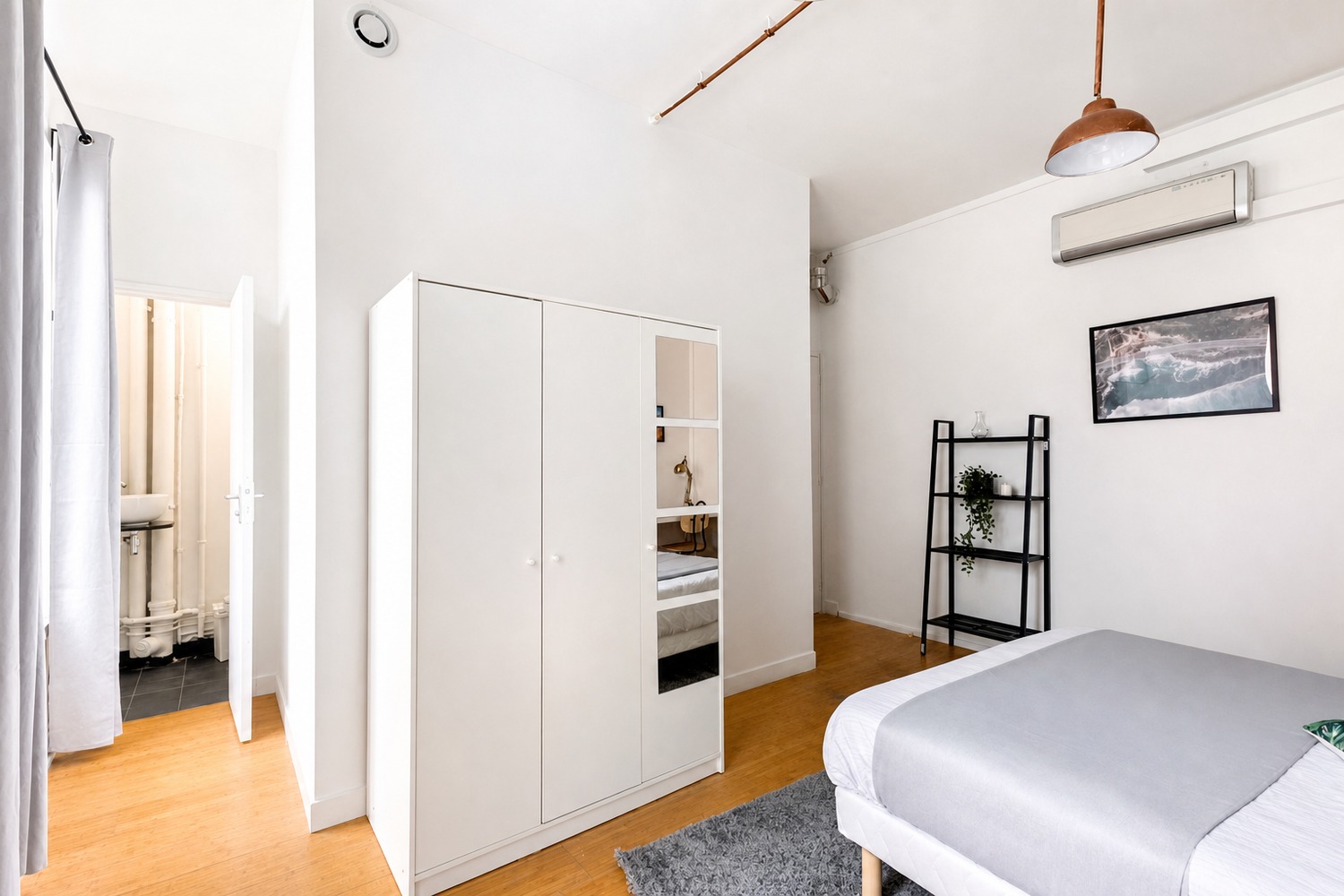 Large luminous room – 17m² – IV04