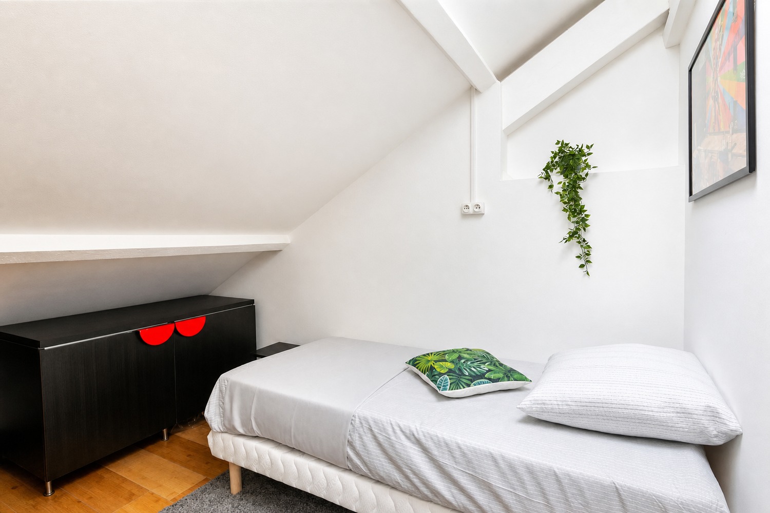 Cosy and luminous room – 12m² – IV09