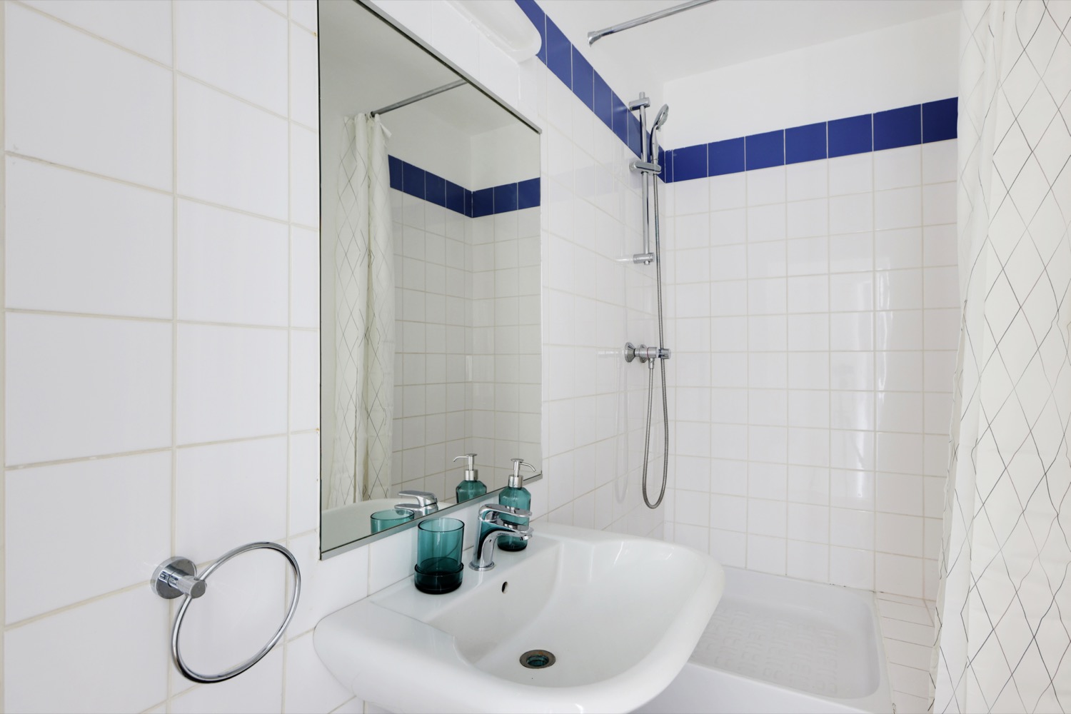 Move into this 13 m² cocoon with bathroom – CBV05