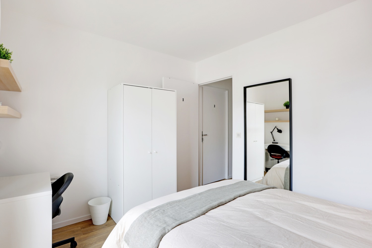 Move into this cozy 10m² bedroom – CBV01
