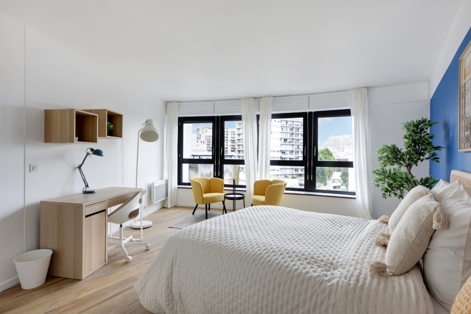 Move into this wide 19 m² bedroom – CBV03