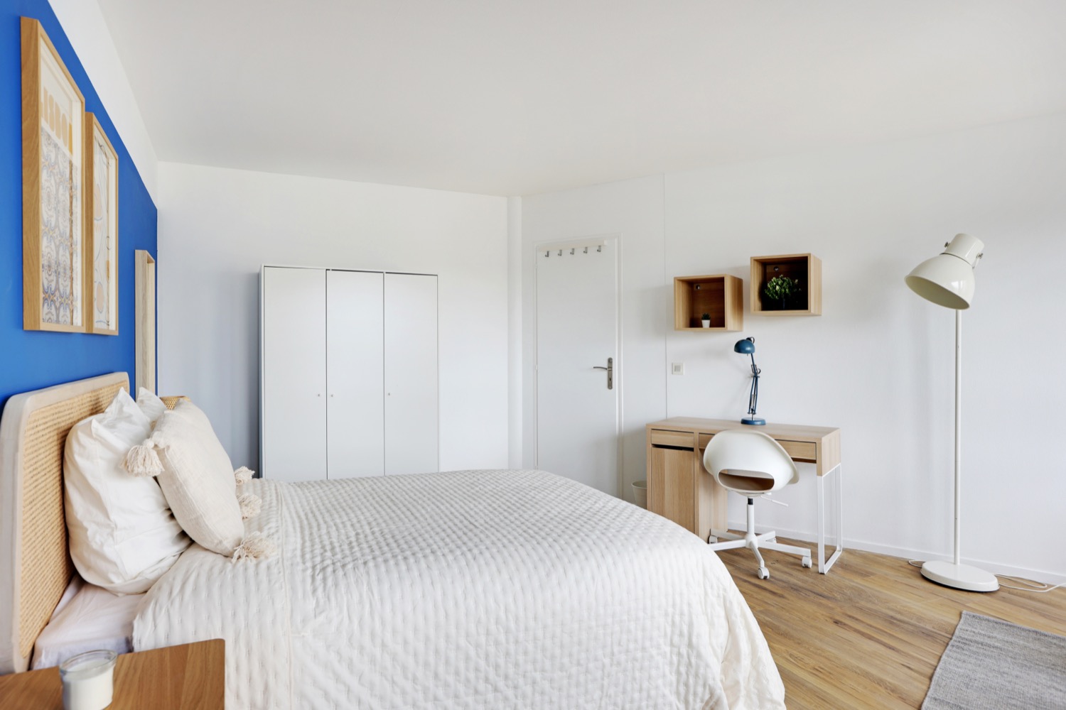 Move into this wide 19 m² bedroom – CBV03
