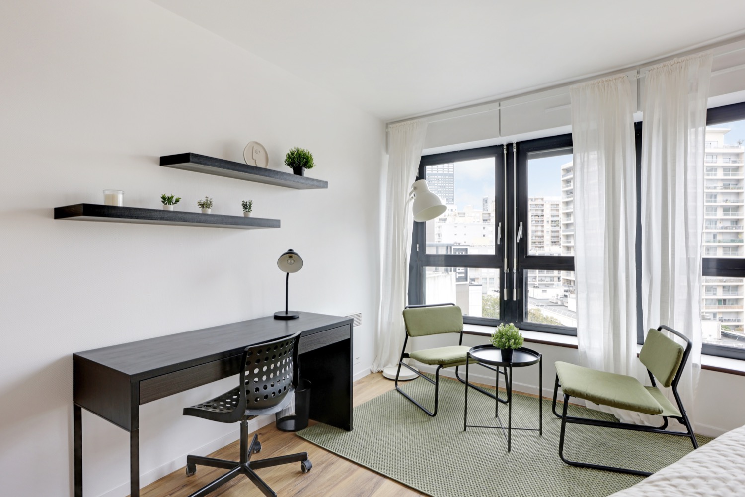 Move into this spacious 18 m² bedroom – CBV06