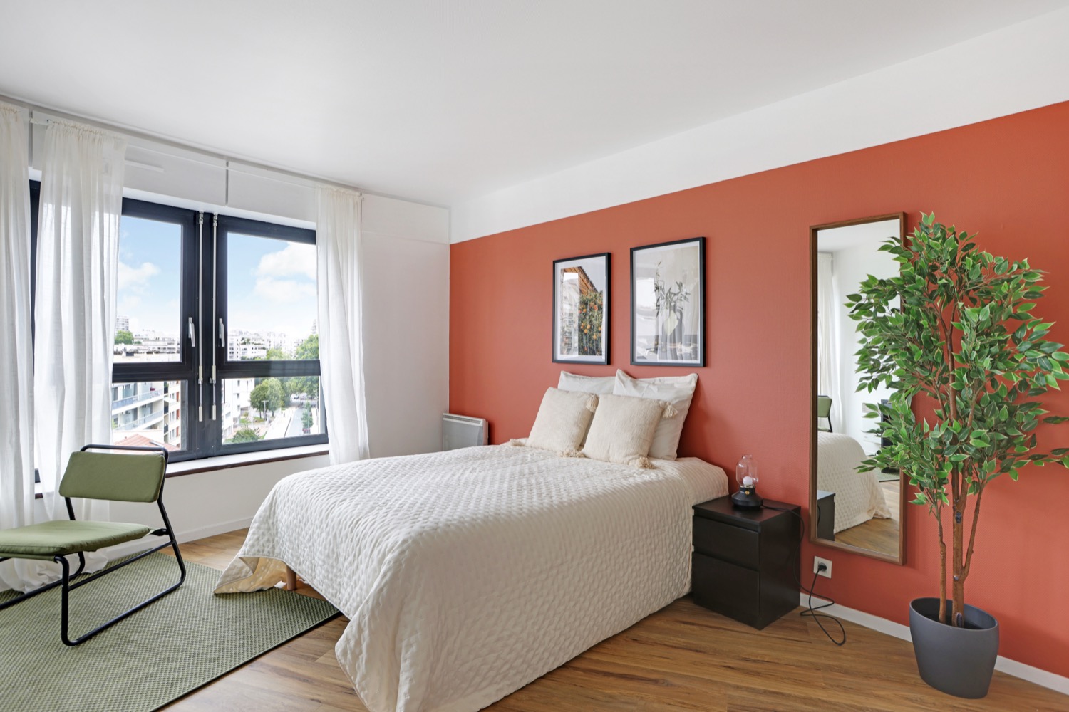 Move into this spacious 18 m² bedroom – CBV06