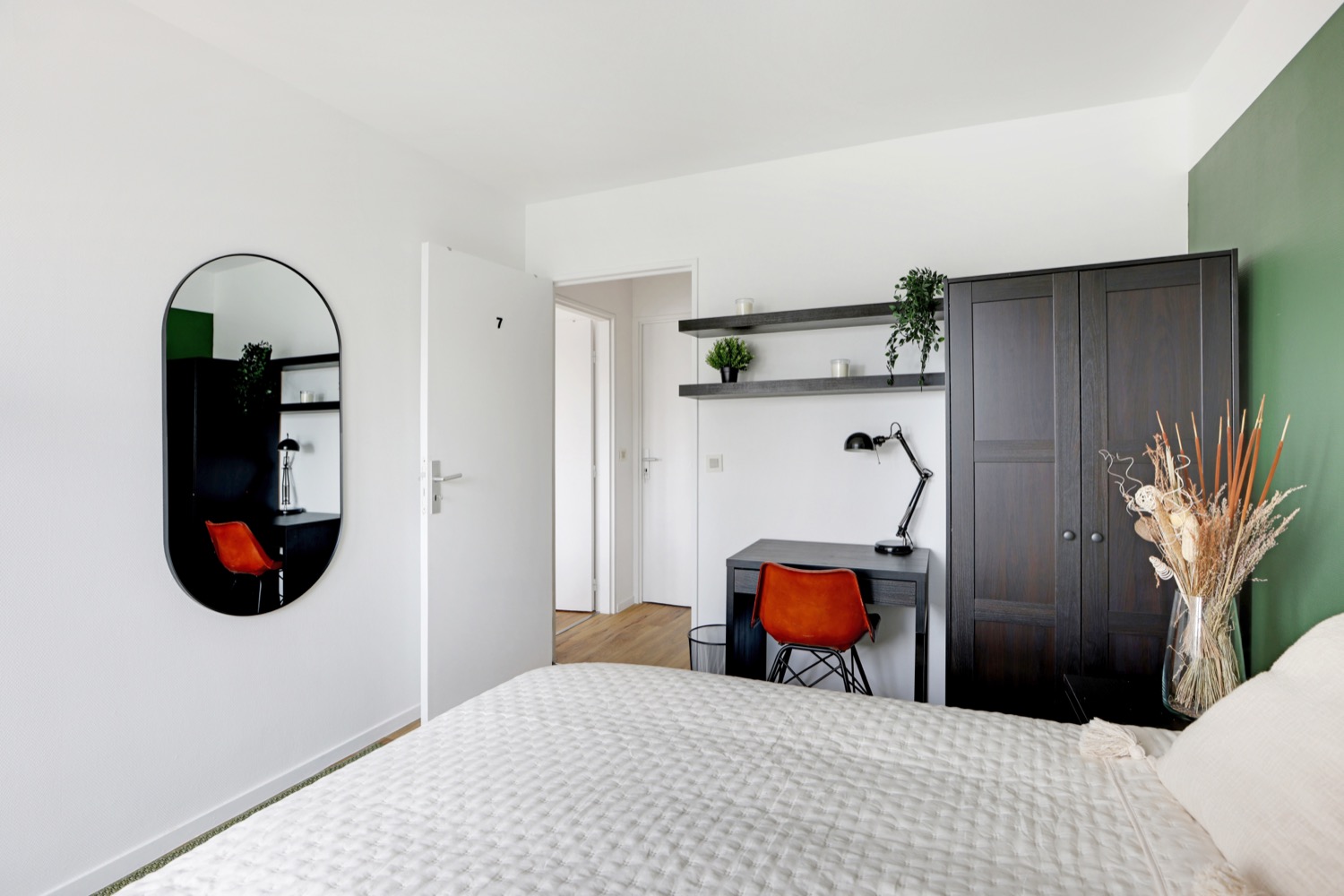 Move into this 10 m² bedroom – CBV07
