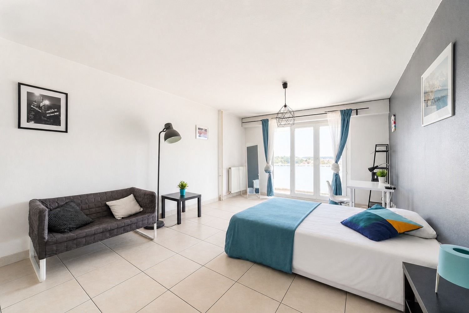 Spacious luminous room – 24m² – ST34