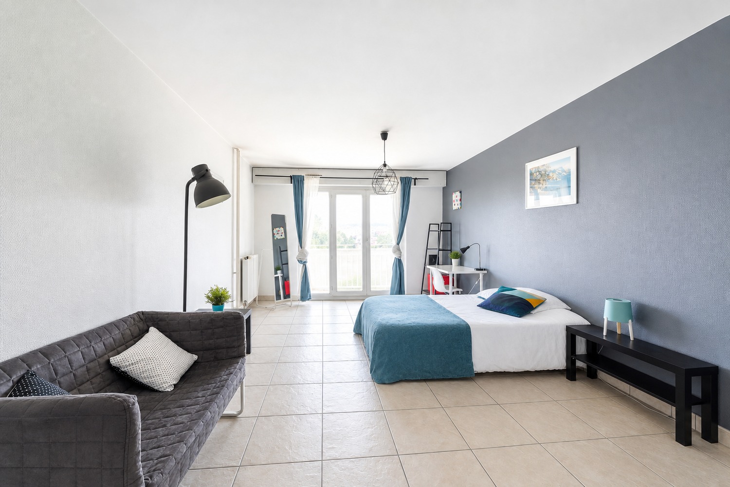 Spacious luminous room – 24m² – ST34