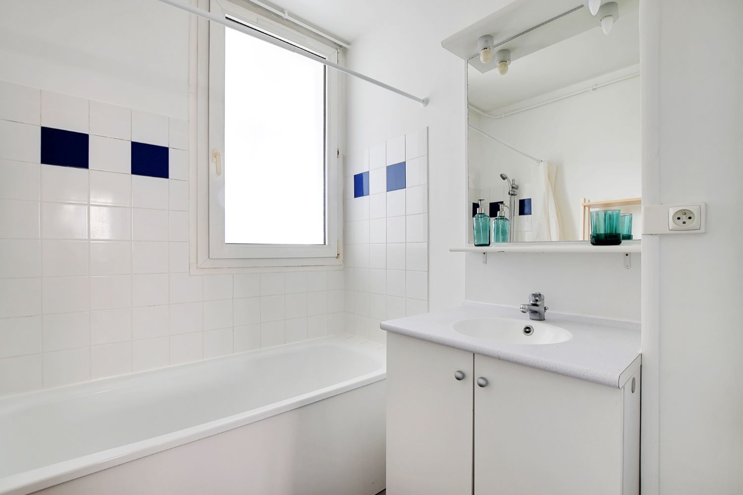 Invigorating 10 m² room in Kremlin-Bicêtre – KRB36